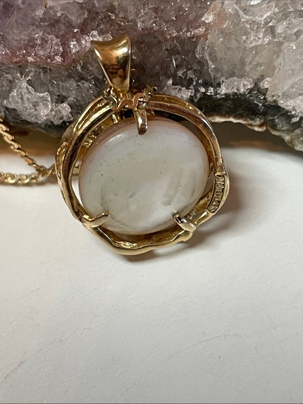 Vintage 14K Yellow Gold Mabe Pearl & Three Diamond Pendent 18" Gold Chain - Picture 6 of 8
